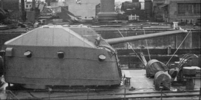 鉴于此,日本海军为秋月级选定了刚刚开发出来的新型九八式100mm高平