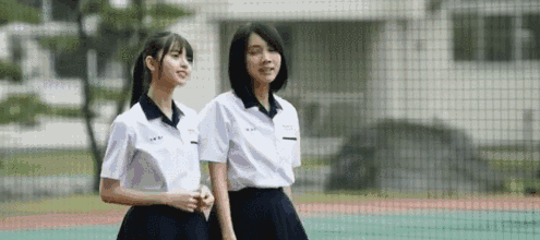 前两天斋藤飞鸟和同组合成员秋元真夏,松村沙友理来台湾做宣传,这张