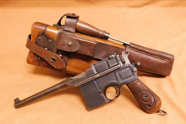 战争后期生产的9毫米毛瑟c96手枪,工艺水平有所下降.