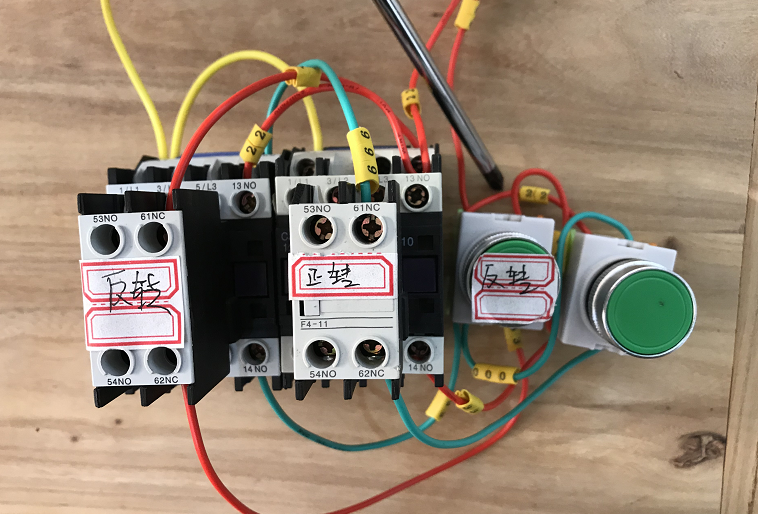 电工知识接触器按钮双重互锁的正反转控制电路接线技巧