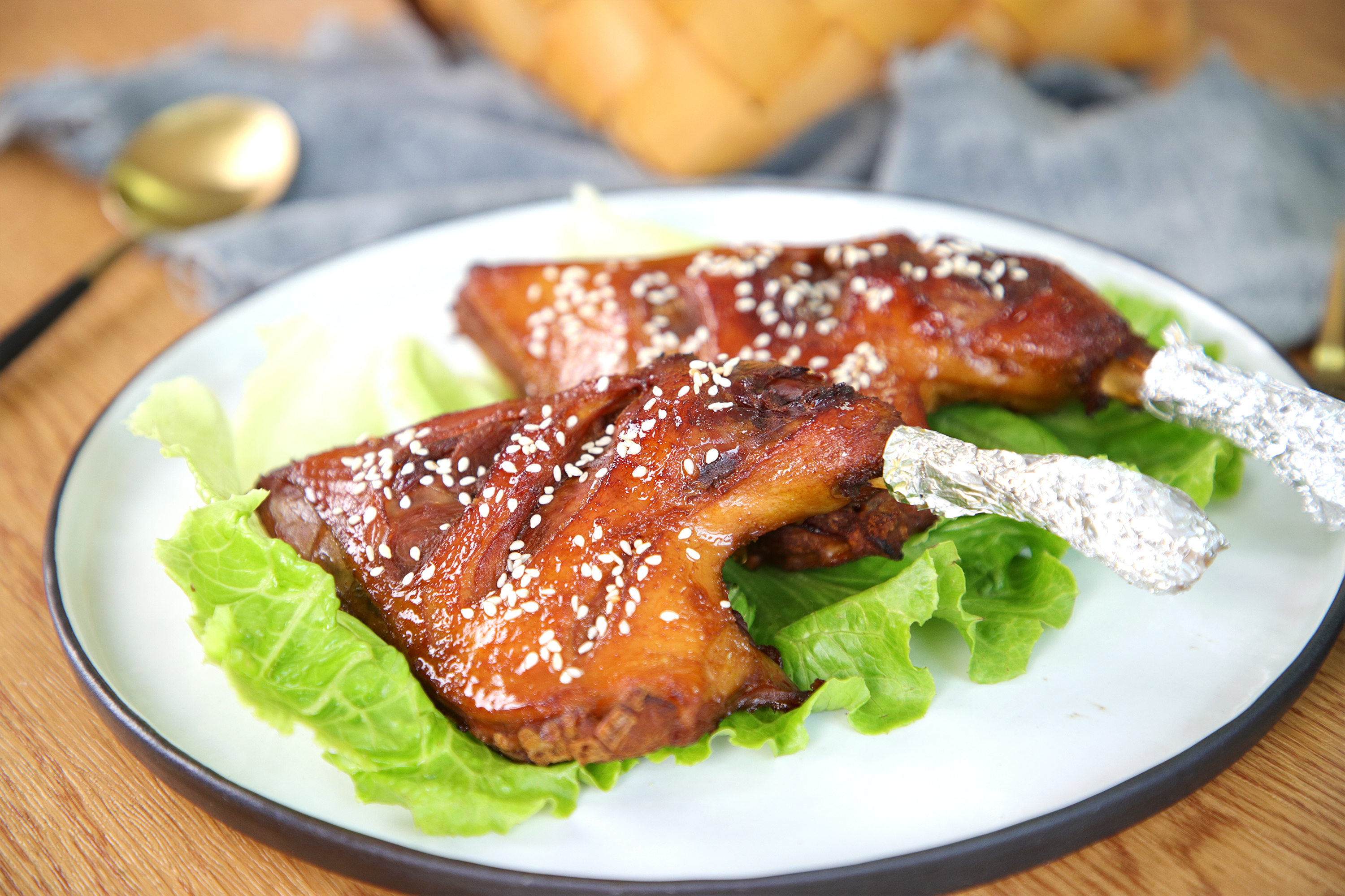 大口吃肉才过瘾,自制蜜汁烤鸭腿,皮脆肉嫩还便宜