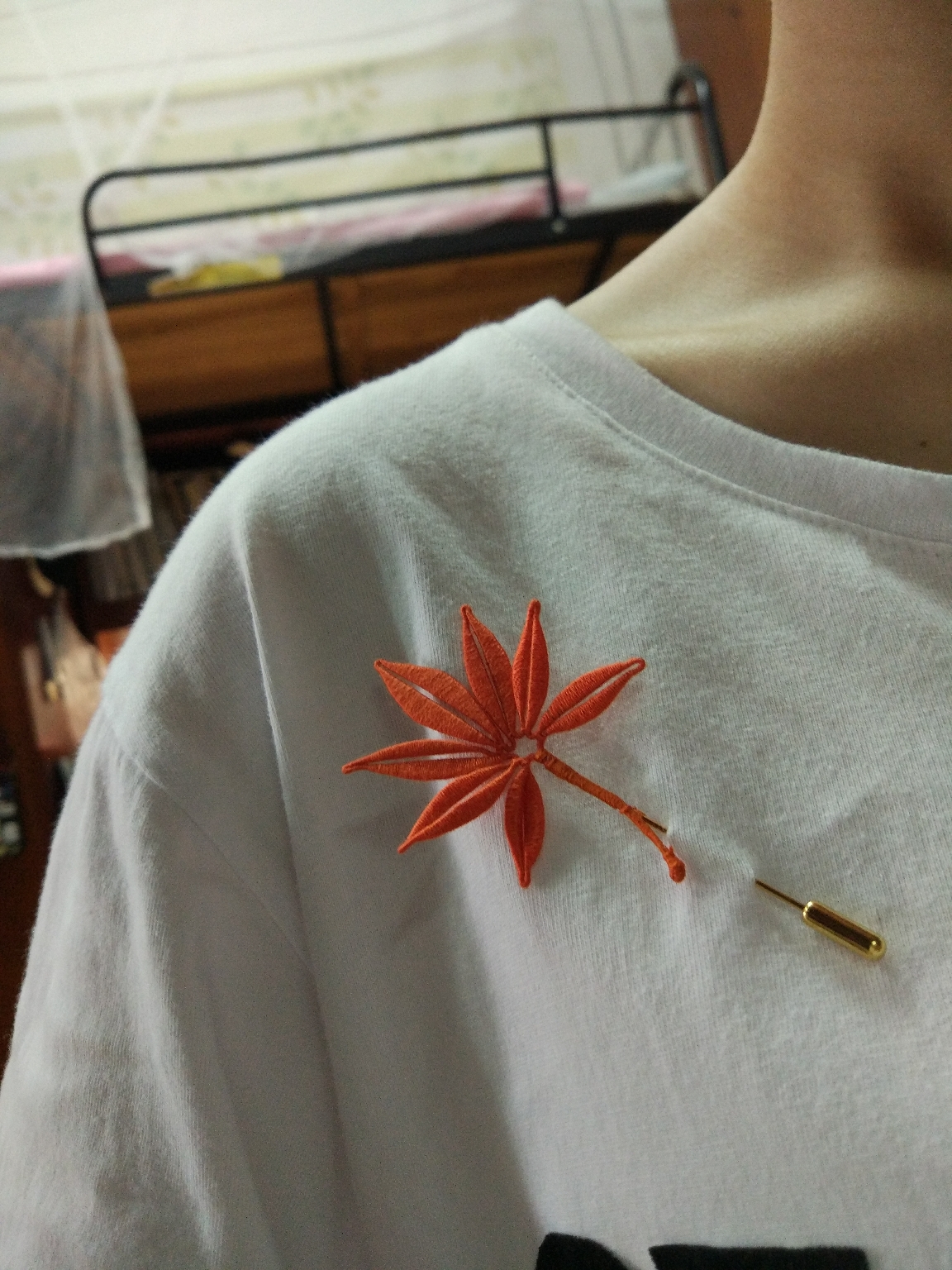 像盒子麻麻请教了很多问题,终于把枫叶系列缠花做好了~前后差不多用图片