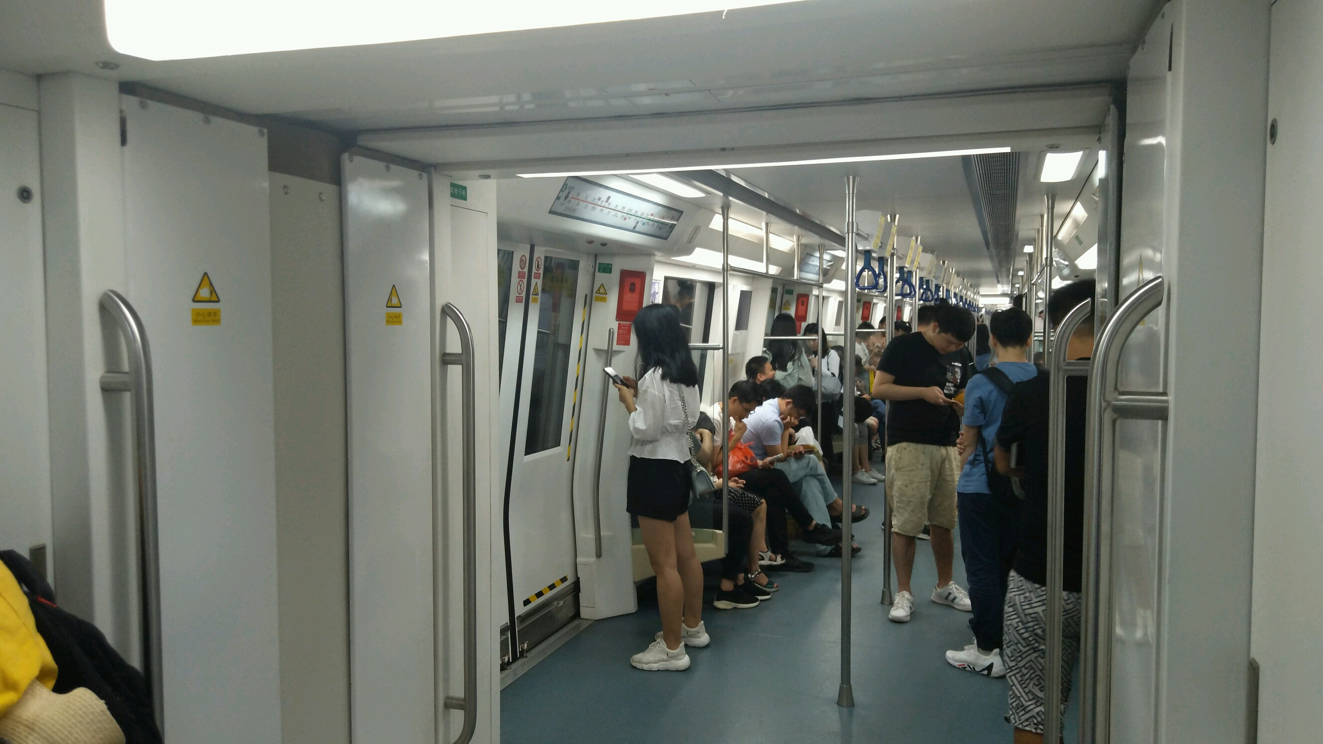 深圳地铁1号线"长客好车"(125)测评