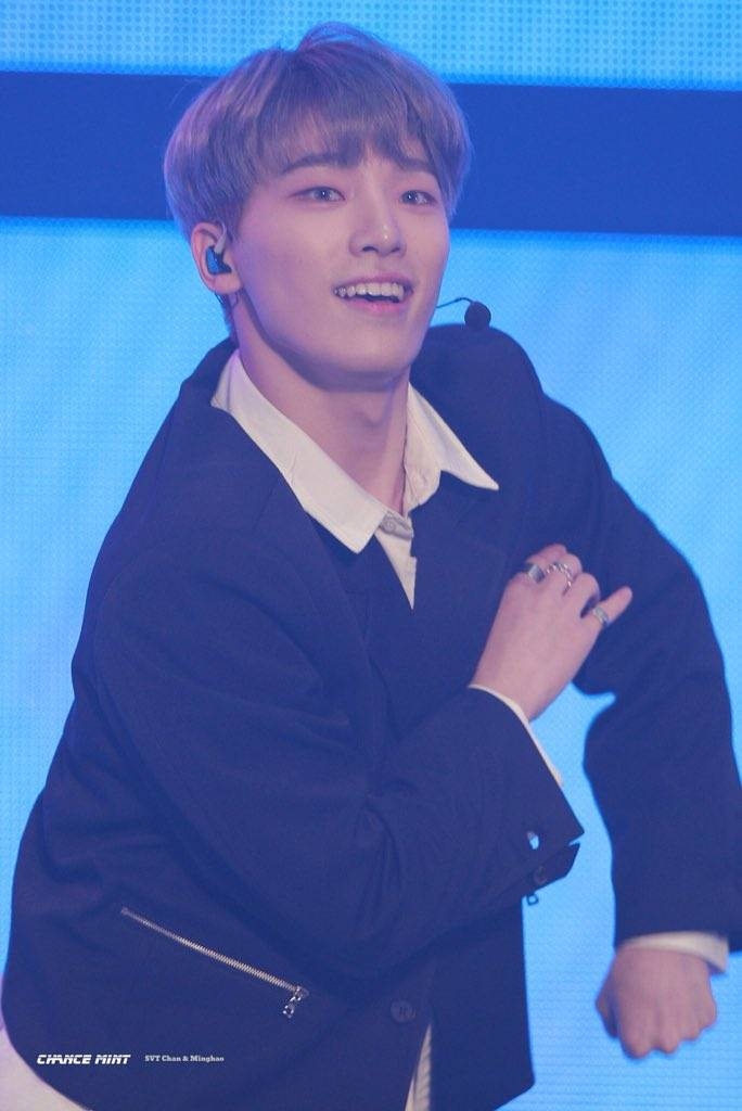 181128 aaa颁奖典礼 饭拍高清 cr:chancemint_ 转自微博李灿吧_dino