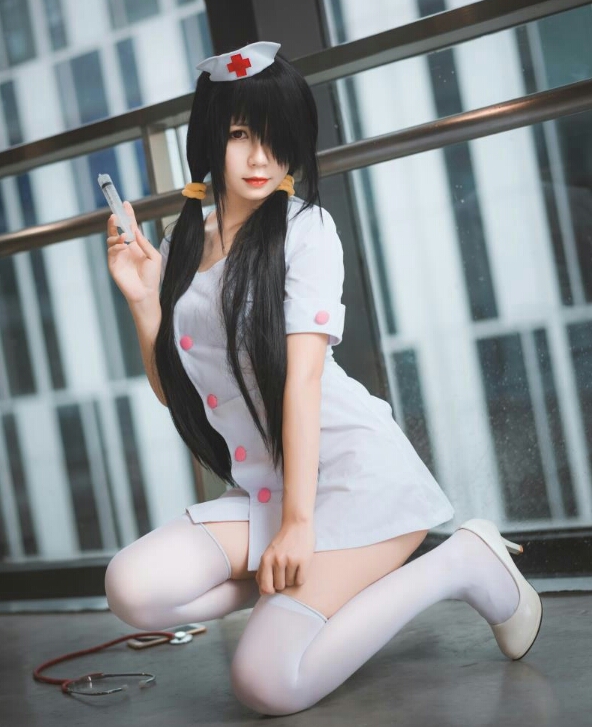 白丝小姐姐,不要抢,一个一个来啊!