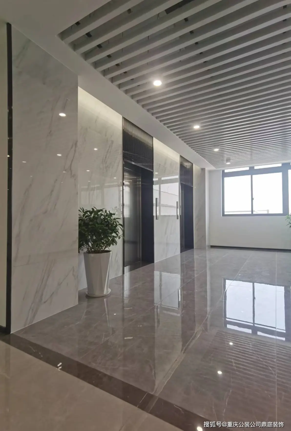 重庆装修公司-装修专业施工-重庆工装二级施工资鼎庭装饰——重庆渝北办公楼装修效果