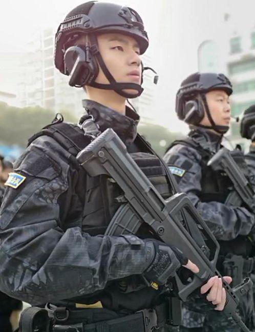 今天要介绍湖南这位特警民间小哥哥刘曦钧,不仅一直恪守在维护社会