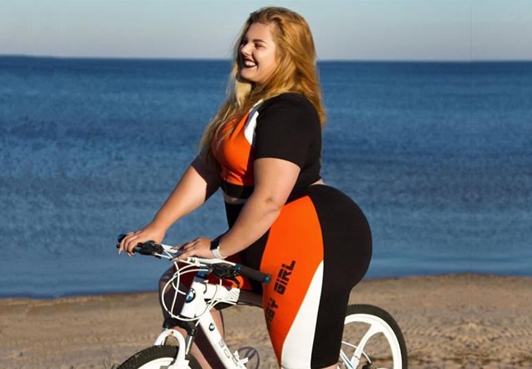 230斤健身女网红,前凸后翘,貌似很费油呀