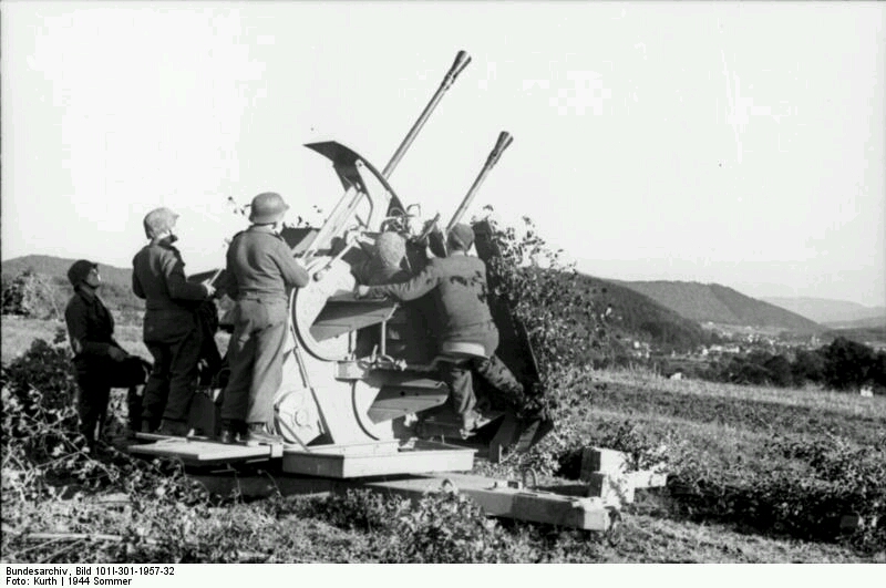 37mm flak18/36/37/43 高射炮 炮弹重量:623～659克 口径:37毫米 炮管