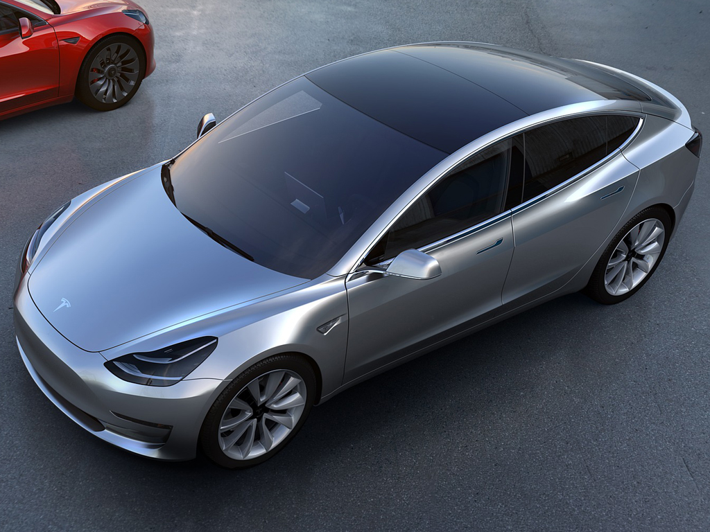 国产特斯拉model 3今开启预售,起售价32.80万元