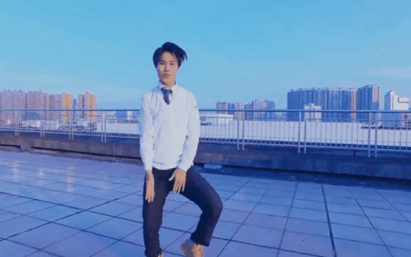 这个振付太简单了吧?我就不多说啦hhh