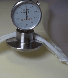枕头攻略6大分类10个维度要搞懂乳胶记忆棉羽绒枕哪种值得买剪开看看