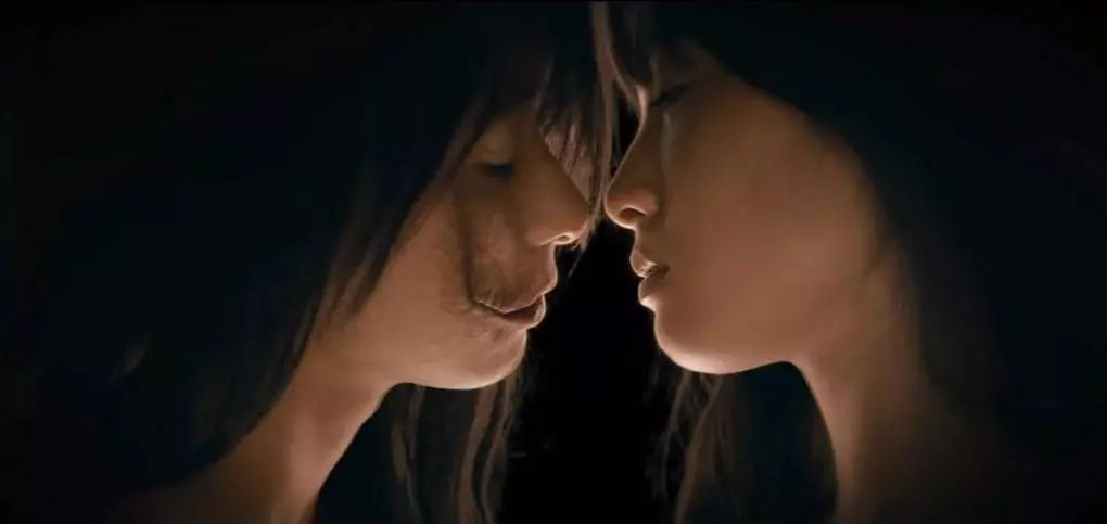 接吻就能换脸？姬情四射的双女主大戏！