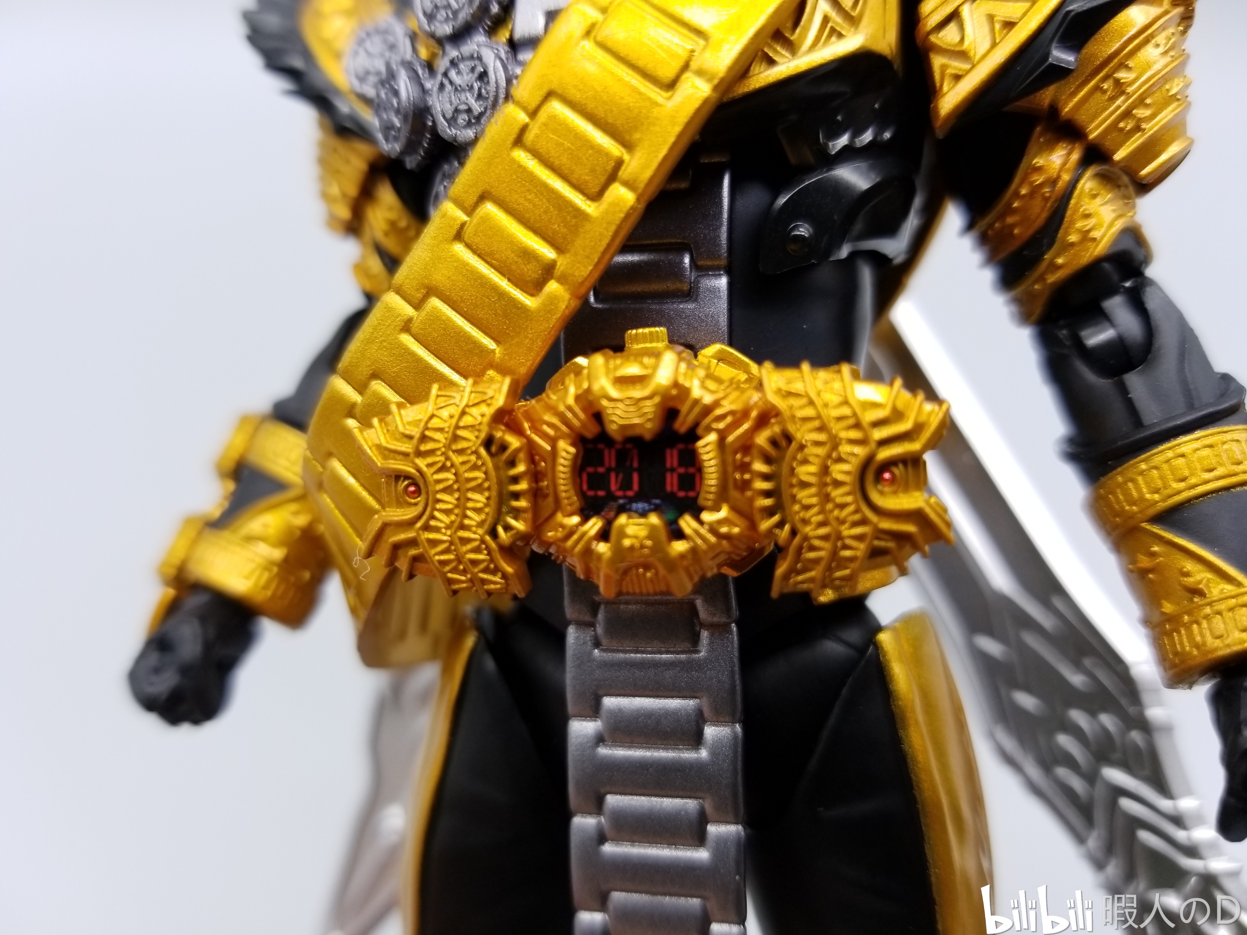 腰带细节2018年,说明是小魔王,不过老魔王也是这年变得,说是老魔王也