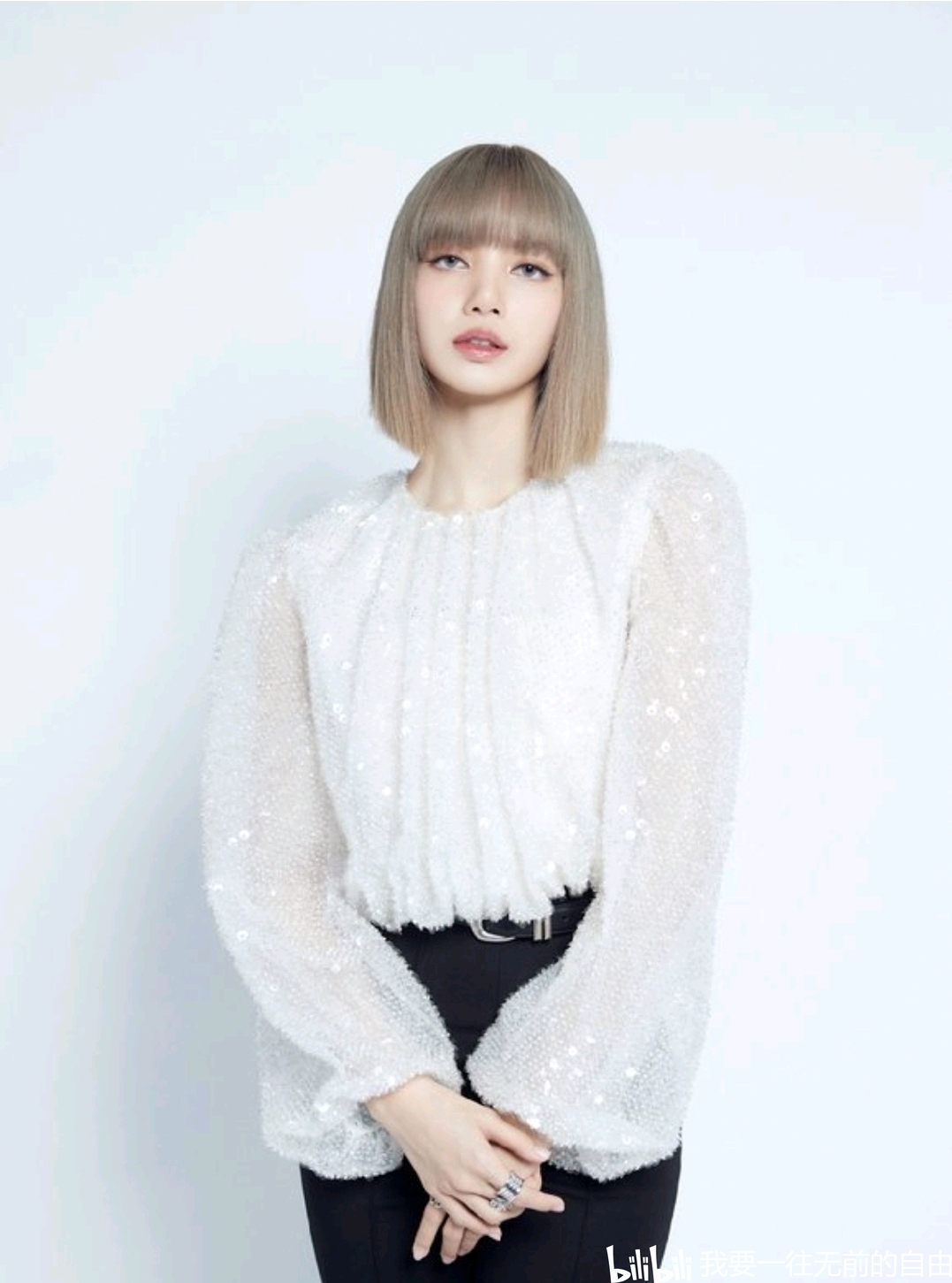 韩网热议!blackpink lisa透露 "泰国风格的音乐,服装和编舞.