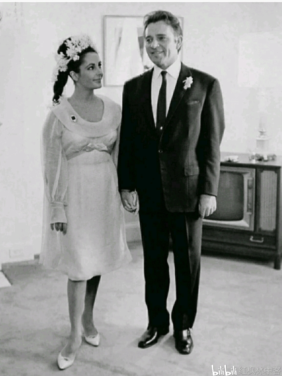 1964年伊丽莎白·泰勒和理查德·伯顿婚礼当天的照片