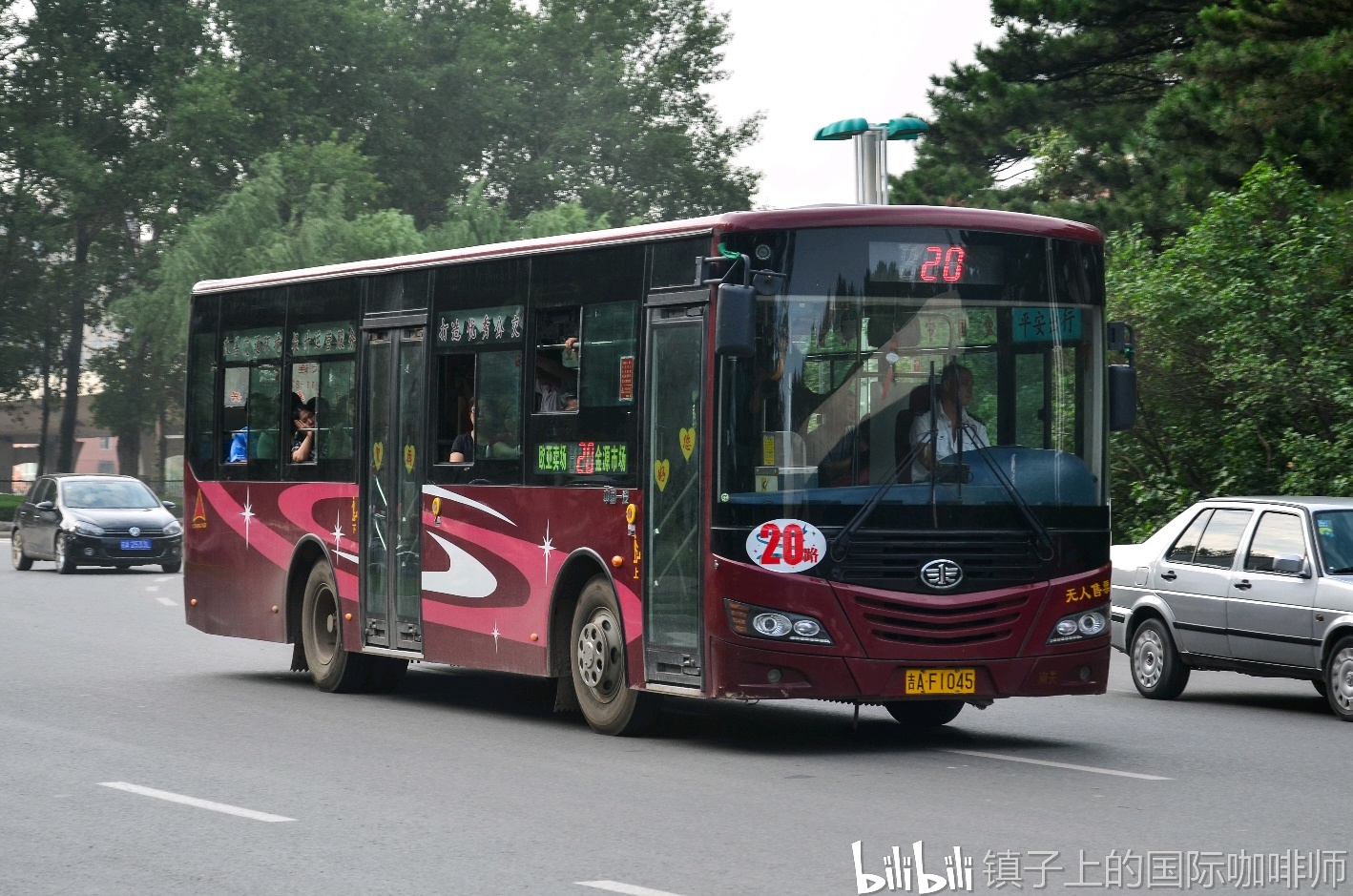 21路(雁鸣湖山庄——农行干校) 配车:厦门金龙xmq6931agn5 长春一汽ca