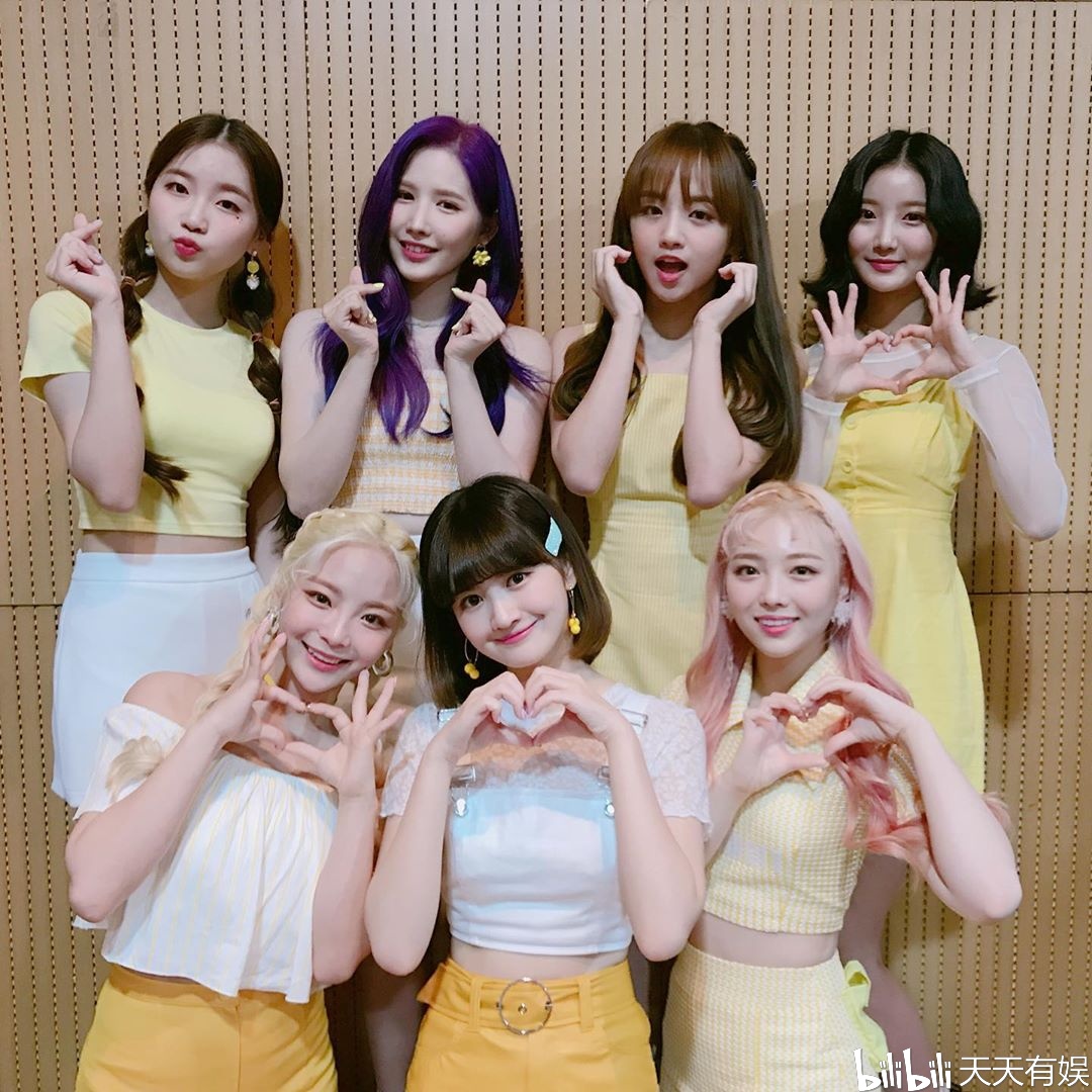【saturday】:今天在 mnet 演出节目,感谢冒雨前来为我们应援的粉丝们