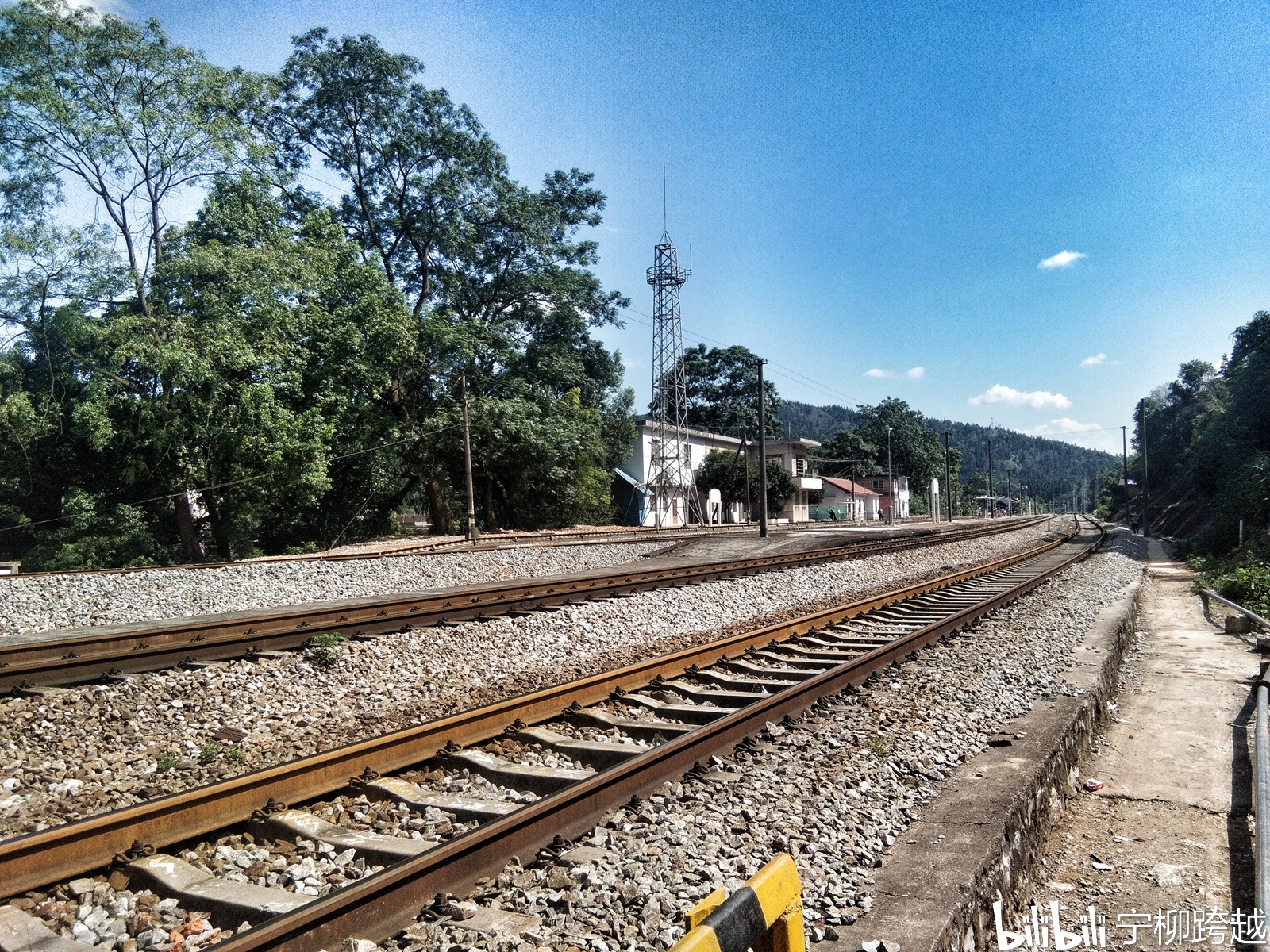 即将消失的一景——八斗站的"推行"火车!