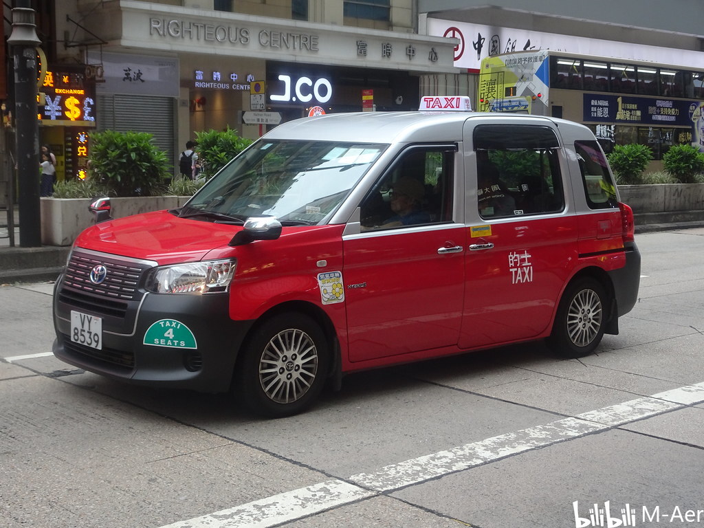 香港街头的丰田comfort hybird出租车
