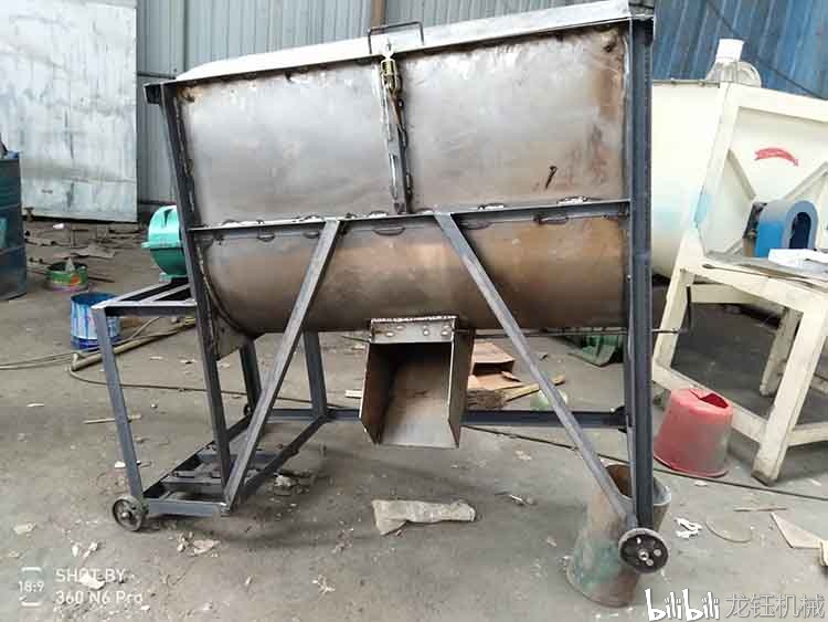 卧式饲料搅拌机