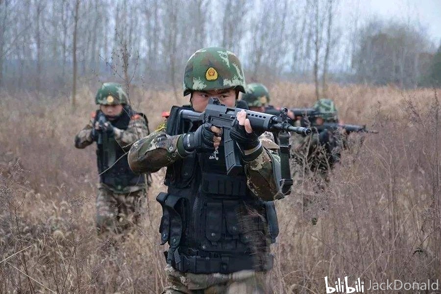 (步枪合集)不断进步的中国军工—浅谈国产qbz03突击步枪 哔哩