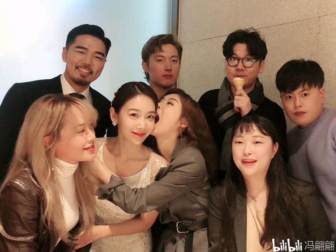 runningman新闻:李光洙结束2019亚洲艺术家大赏回国入境图～李先彬