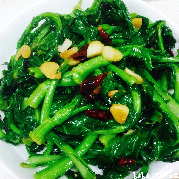 为什么饭店大厨炒的绿叶蔬菜不会发黑?