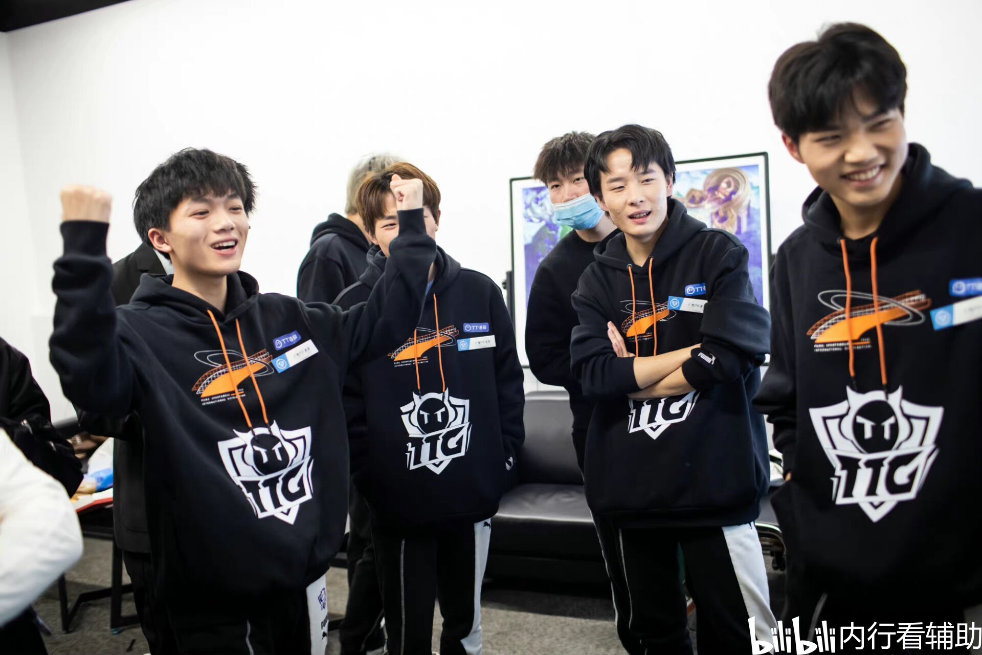 挑战者杯狼队夺冠 742b127eae992c3c5e19347ff203daf1b67dfe63.jpg