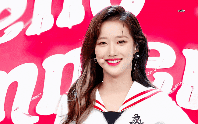 今天的theqoo一则热帖是关于april成员李娜恩的,觉得她自己把一手好