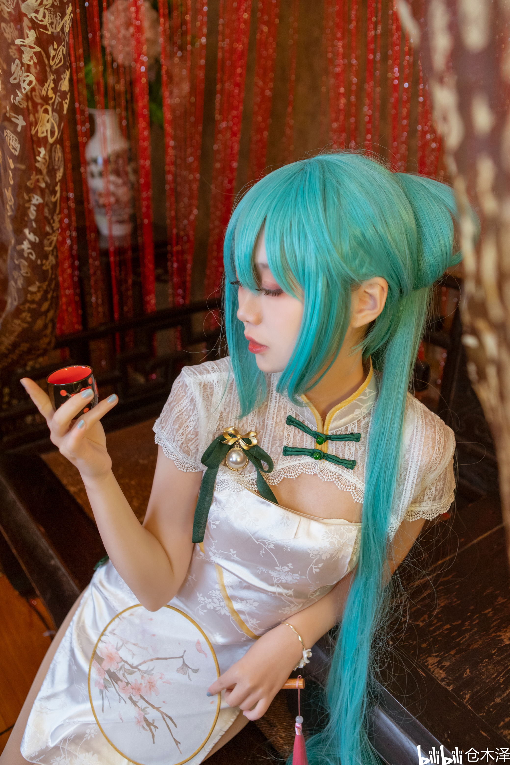 全宇宙最可爱的初音公主殿下,这次的韶华旗袍cosplay也是相当的有韵味