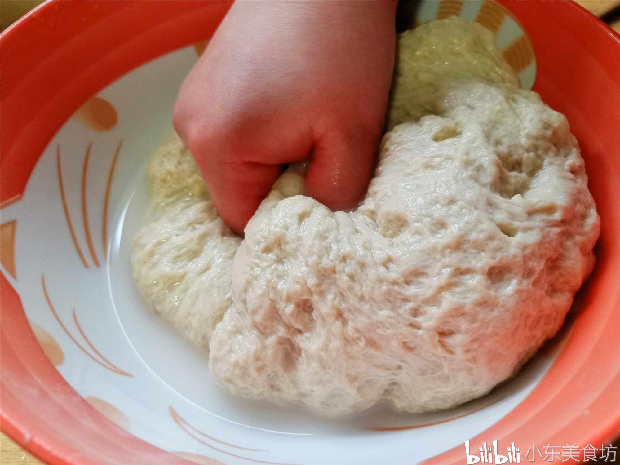 在家自制街头最火的烧烤美食烤面筋,不揉面,不洗面,一次20串不够吃