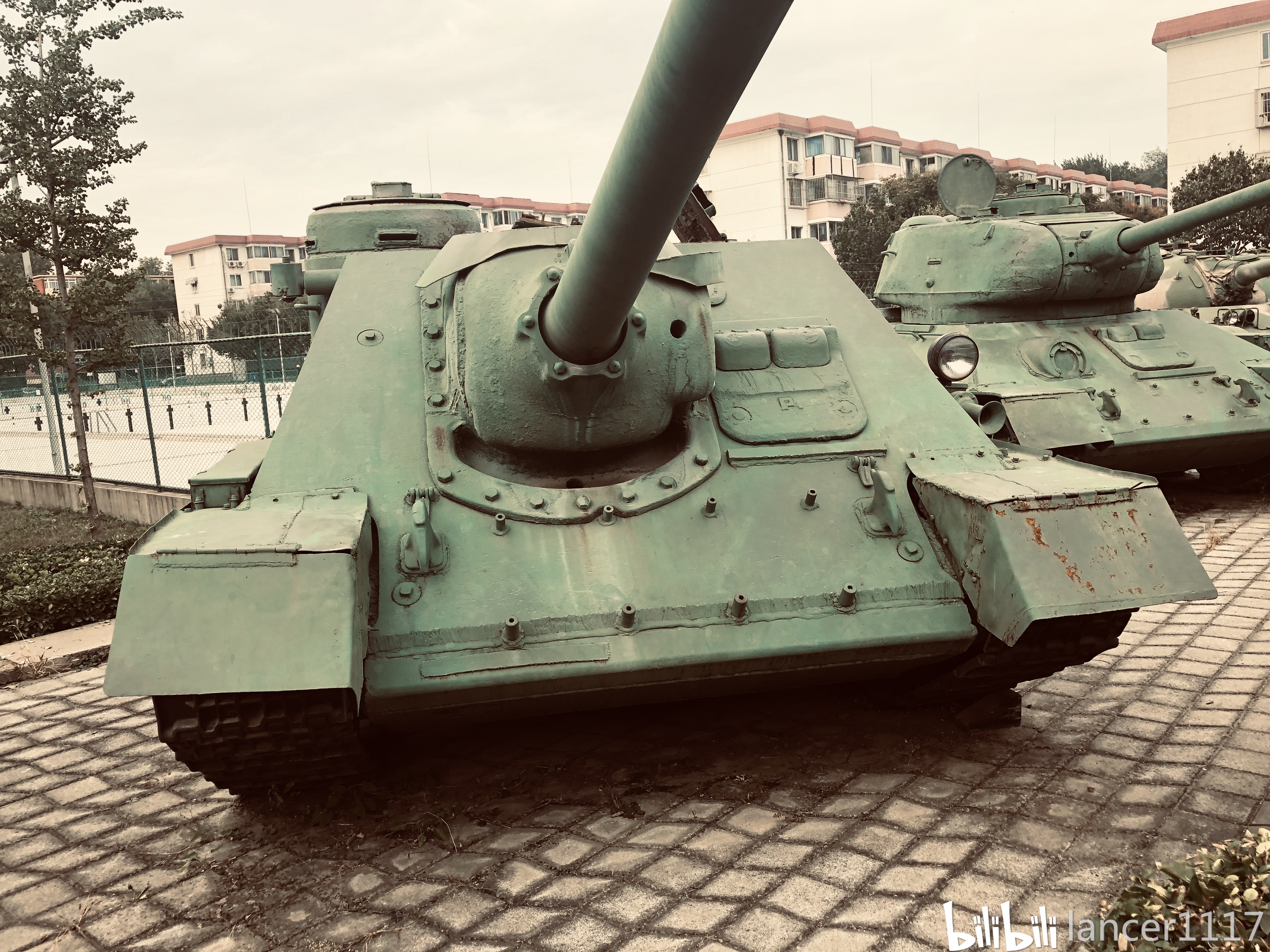 人文历史 近距离接触中国仅有的一台酋长主战坦克 su-100坦克歼击车
