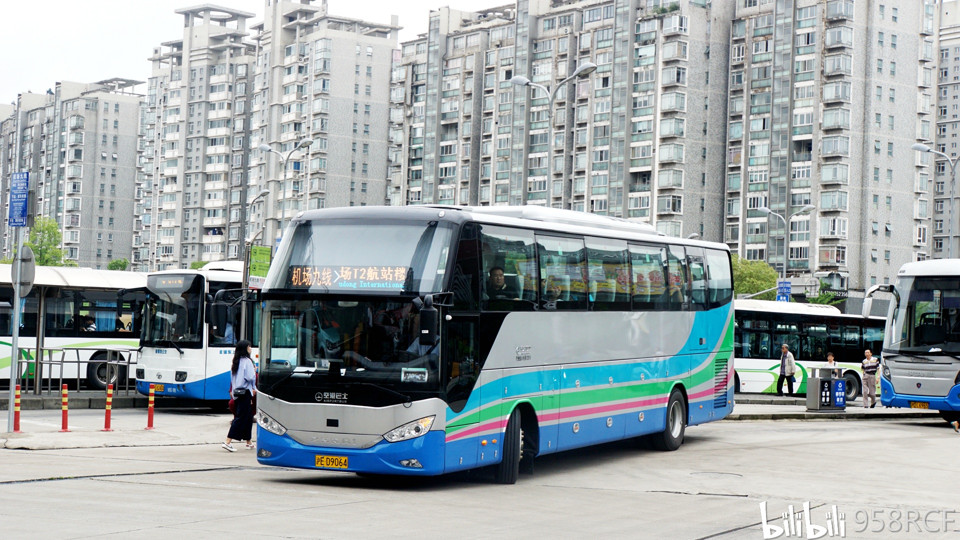 青年jnp6120bev1 动力形式:纯电动(既充式) 踏步数:1踏低入口 悬挂