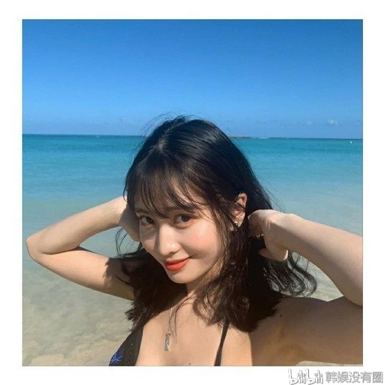 金希澈女友,twice momo 公开"泳装私照",大秀性感好身材