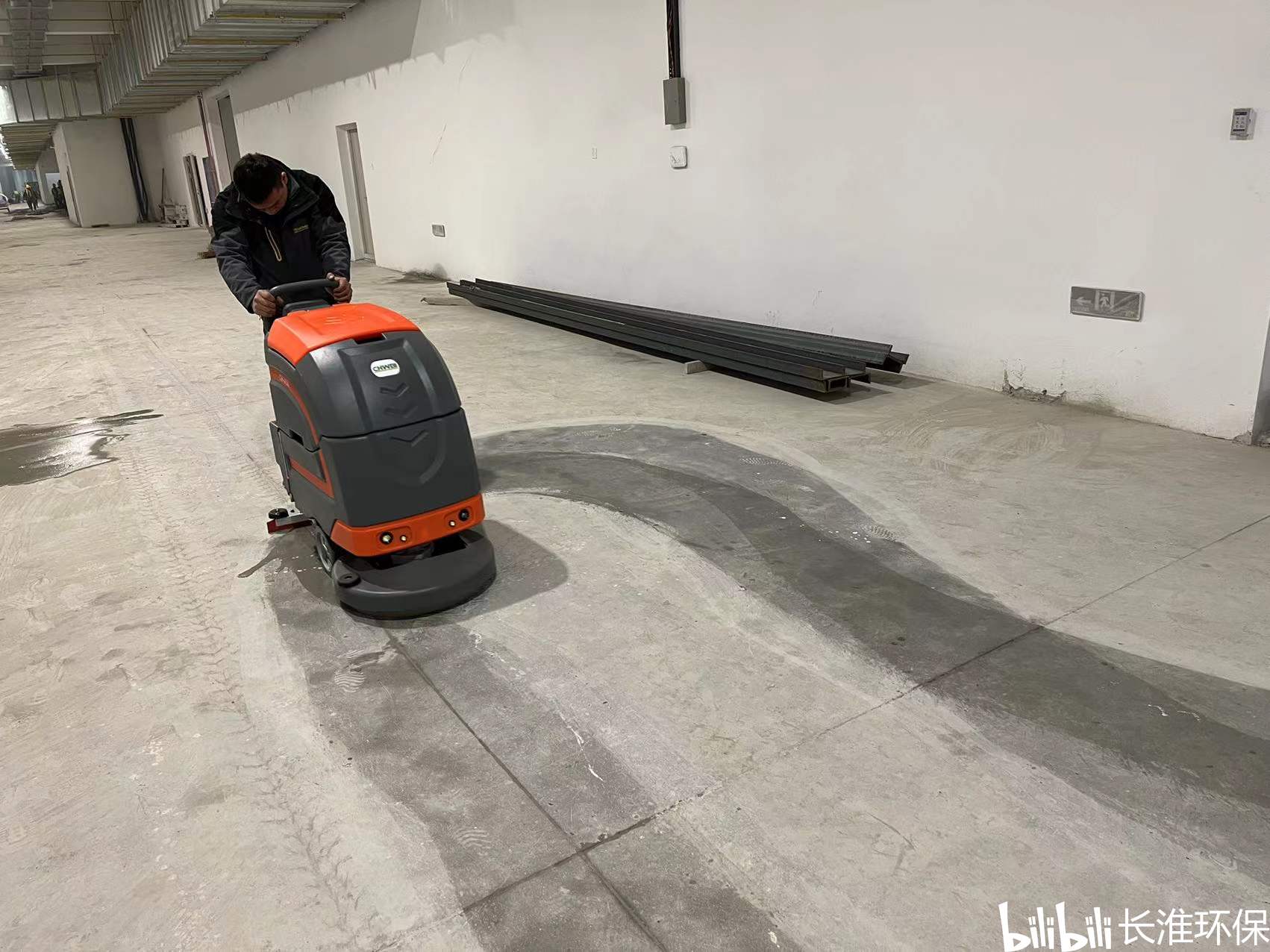 怎么选择一款好的洗地机 925d82a418575072dea141b5a6639aca11aca07f.jpg