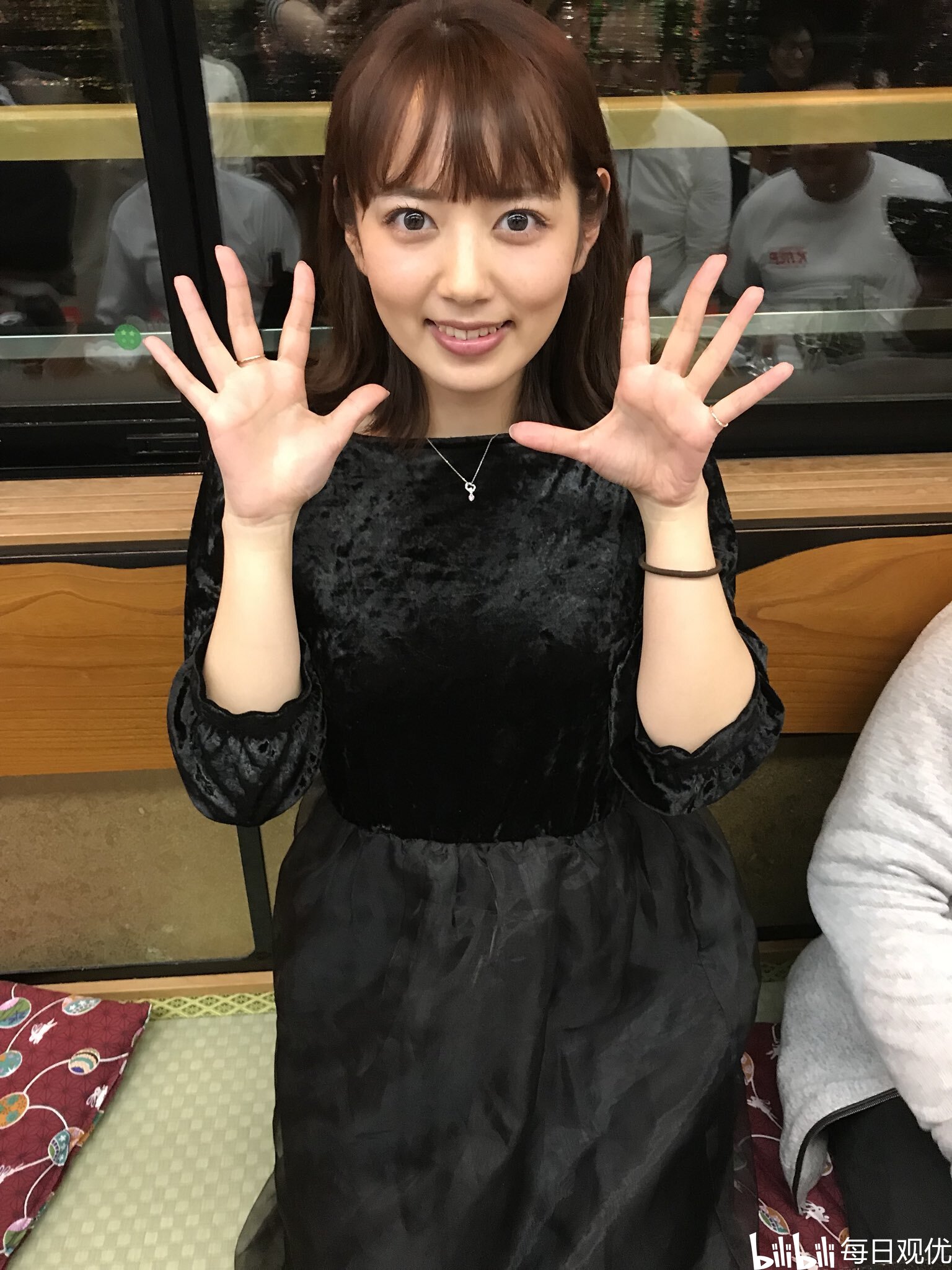 每日观优美咲佳奈美咲かんな遭家人反对而引退的甜美系老师