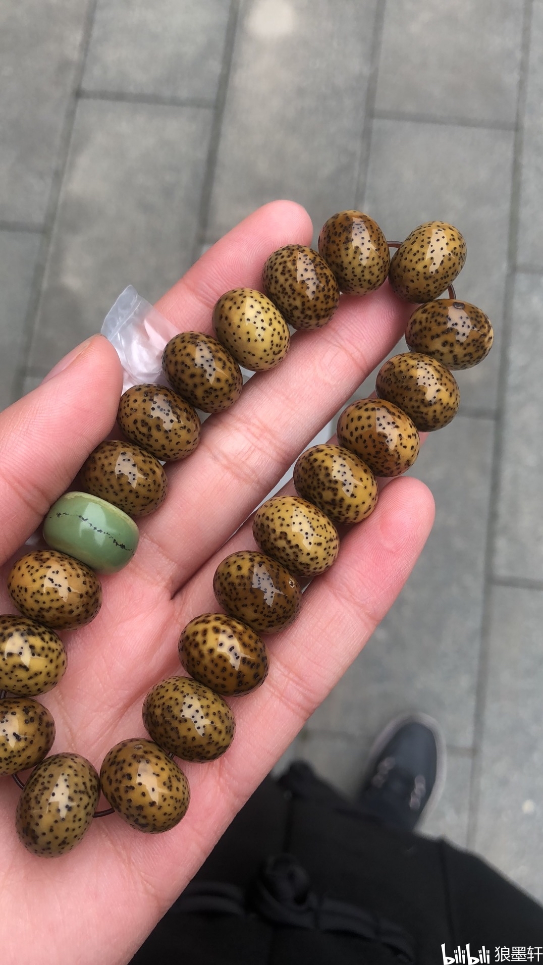 生活 日常 文玩随记—星月菩提(灵玉料 从颜色上,阴皮青花瓷