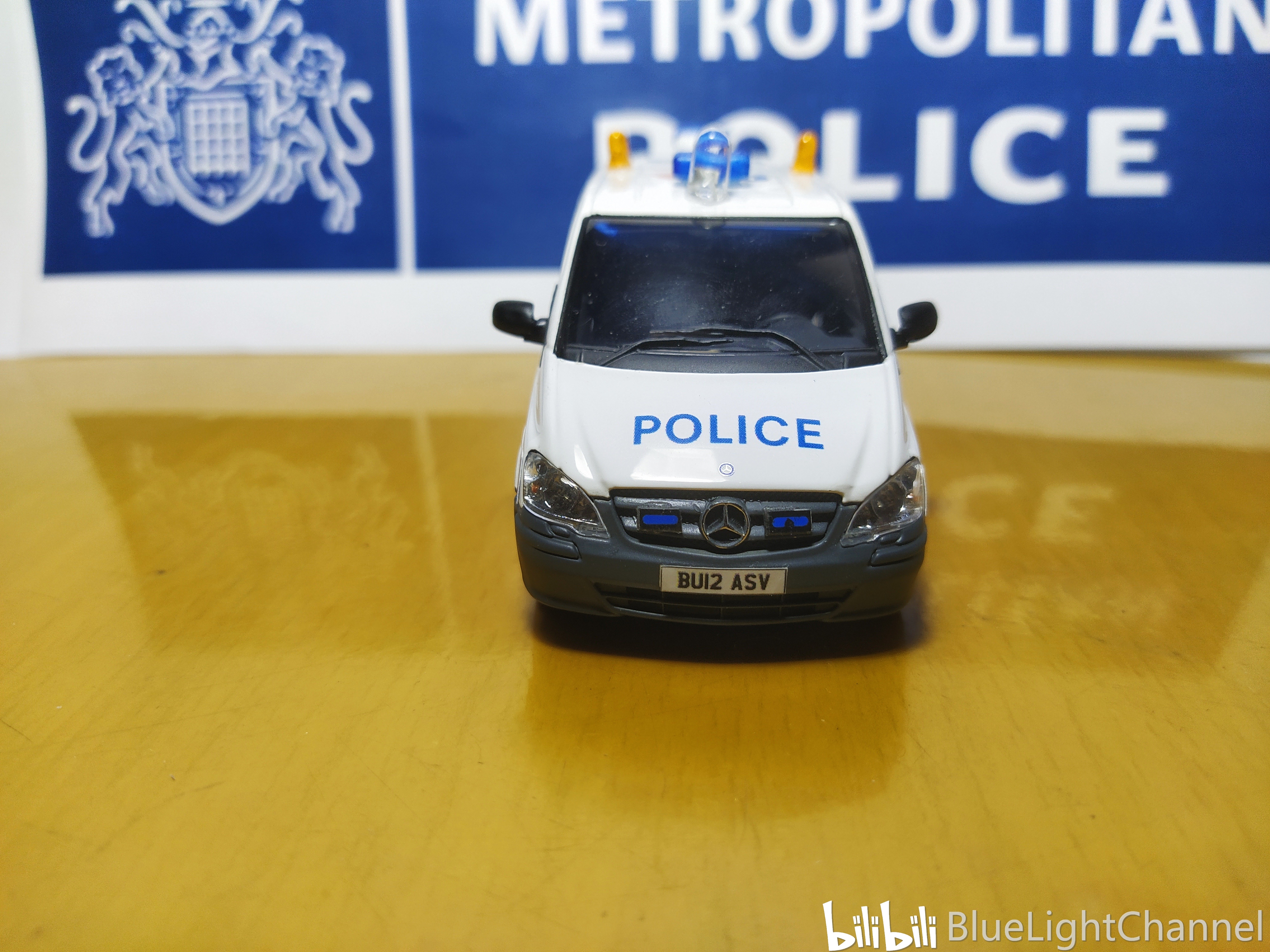 1/43 大都会警察警犬支援小组 奔驰威霆 警车