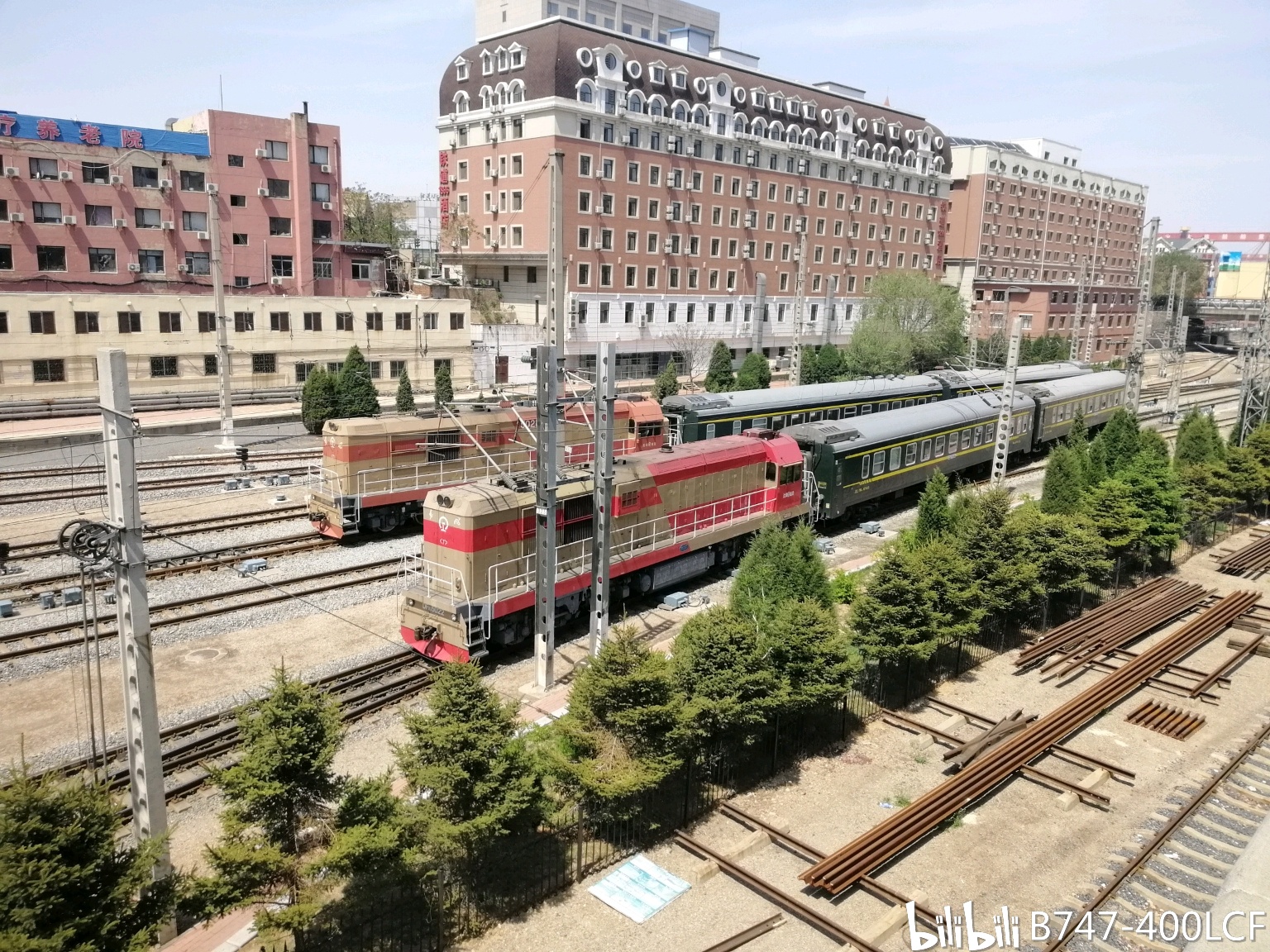 up是一位大连车迷,家在沈大线大连站至沙河口站区间旁哌.