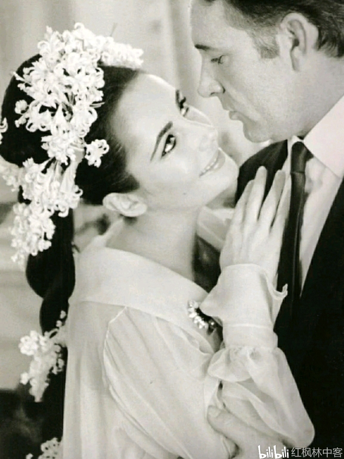 1964年伊丽莎白·泰勒和理查德·伯顿婚礼当天的照片
