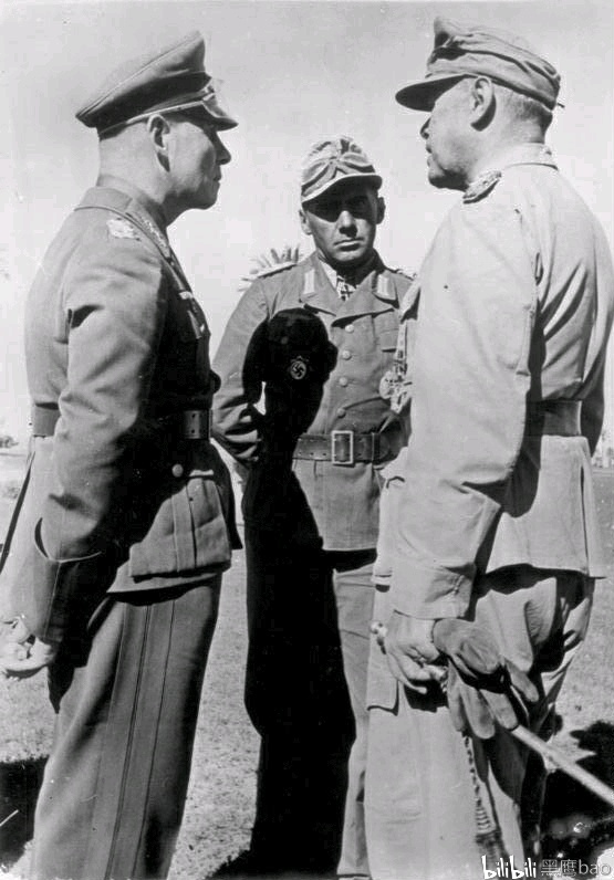 隆美尔元帅(左)与阿尔伯特·凯塞林空军元帅(右)在交谈,拜尔莱因上校