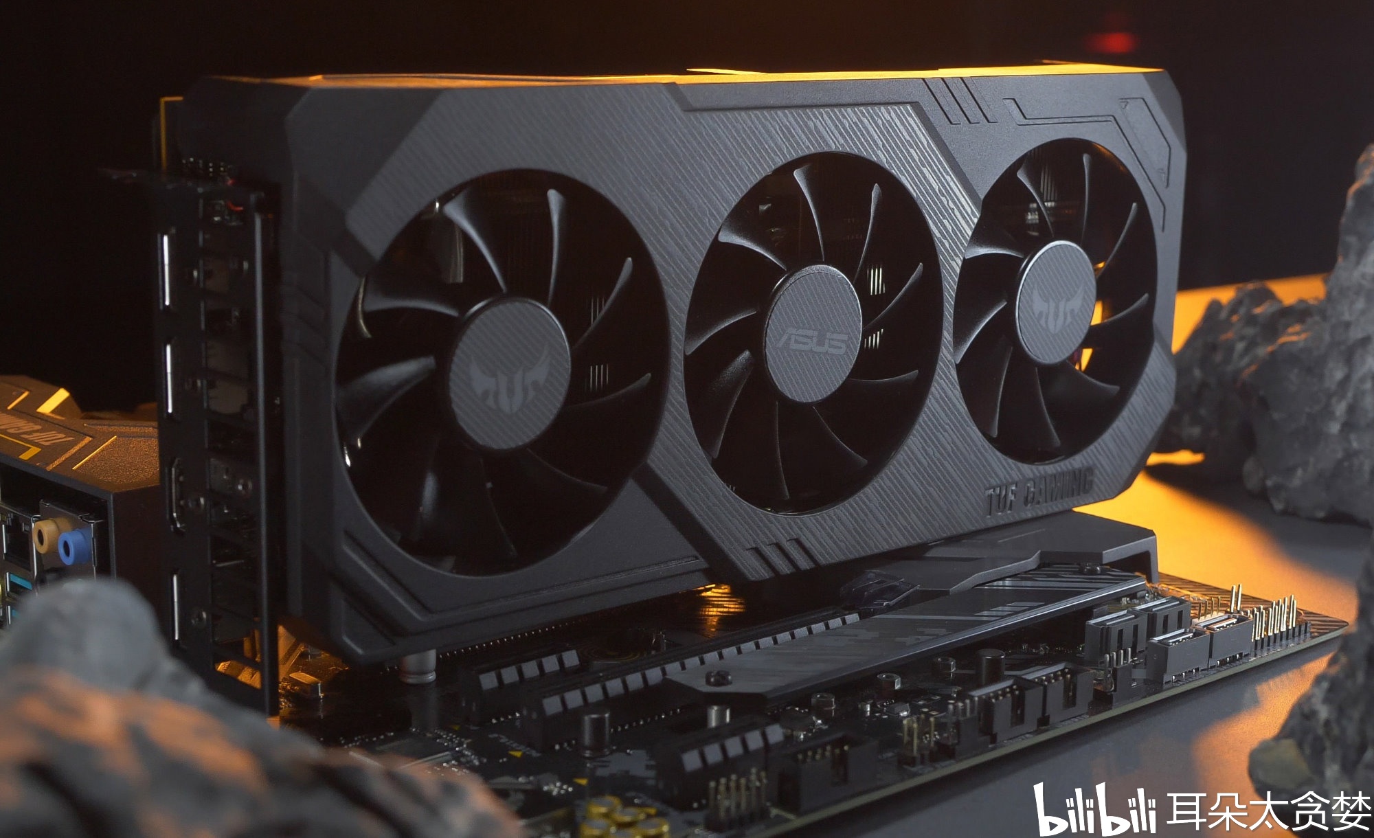 来自rog猛禽和asus的radeon rx 5700系列显卡让navi闪耀着最耀眼的