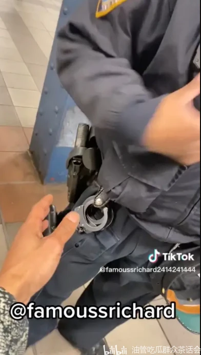 恶搞警察手铐视频,恶搞警察手铐视频大全