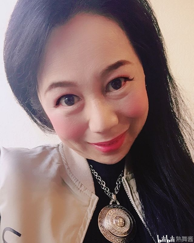 二之宫庆子，这位老师有同学认识吗？