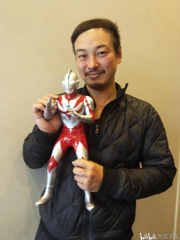 高规纯在《奈欧斯奥特曼》中饰演奈欧斯奥特曼的人间体神乐元气,阳光