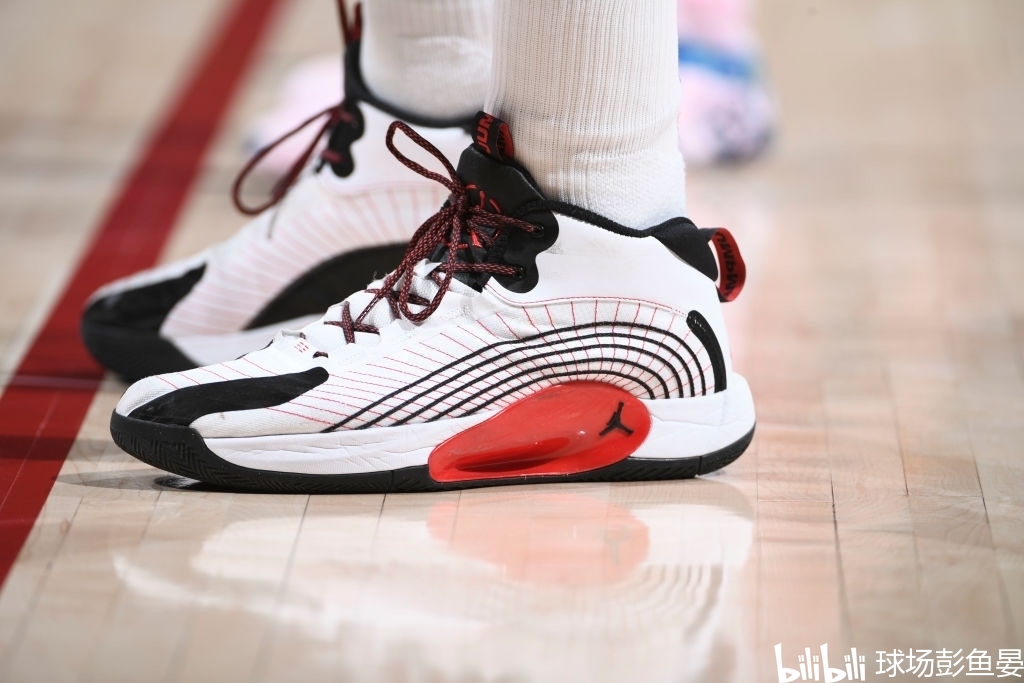 埃内斯-坎特 上脚 jordan jumpman 2021
