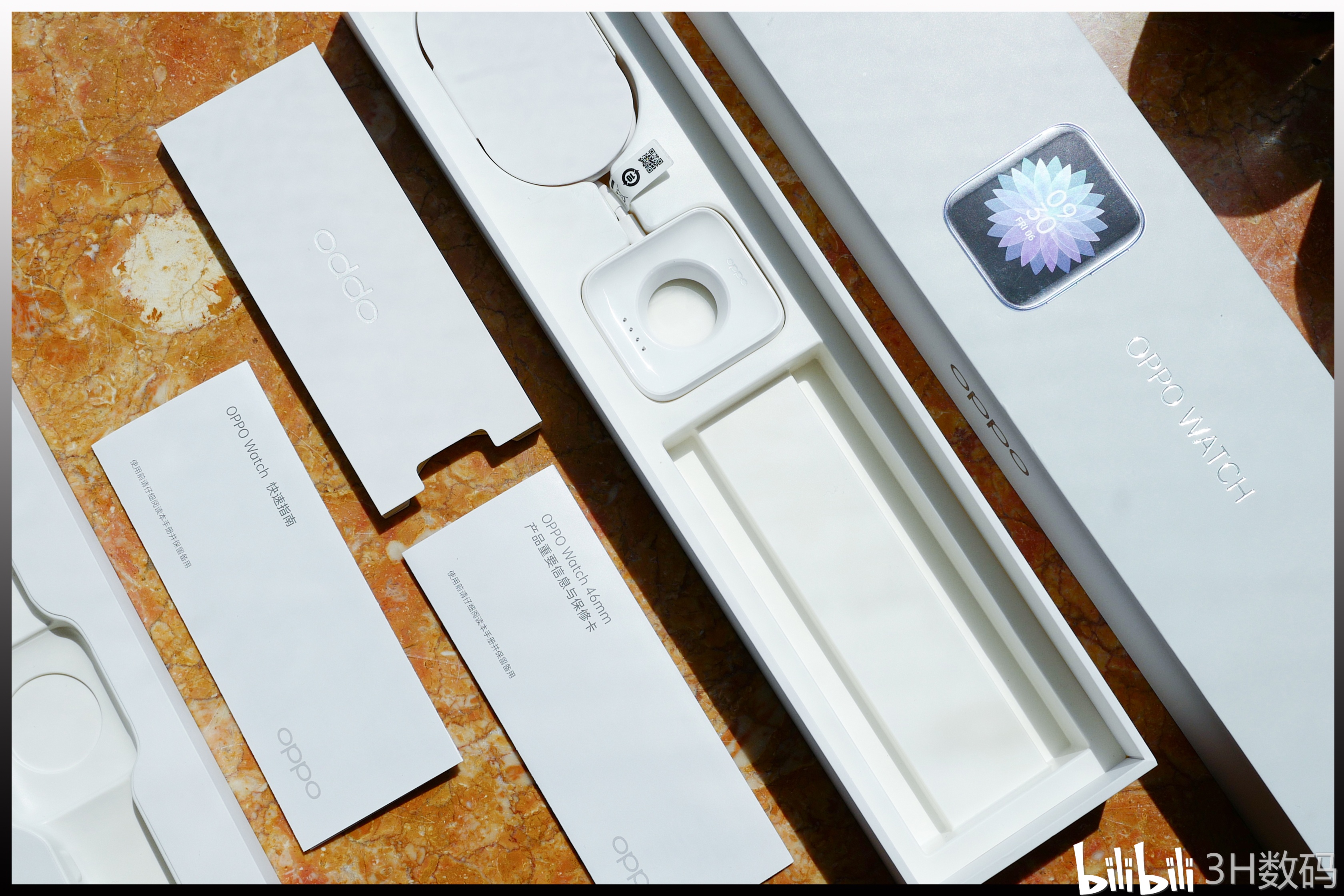 oppowatch2包装盒,oppowatch2 oppo watch 包装 可以发现很简洁