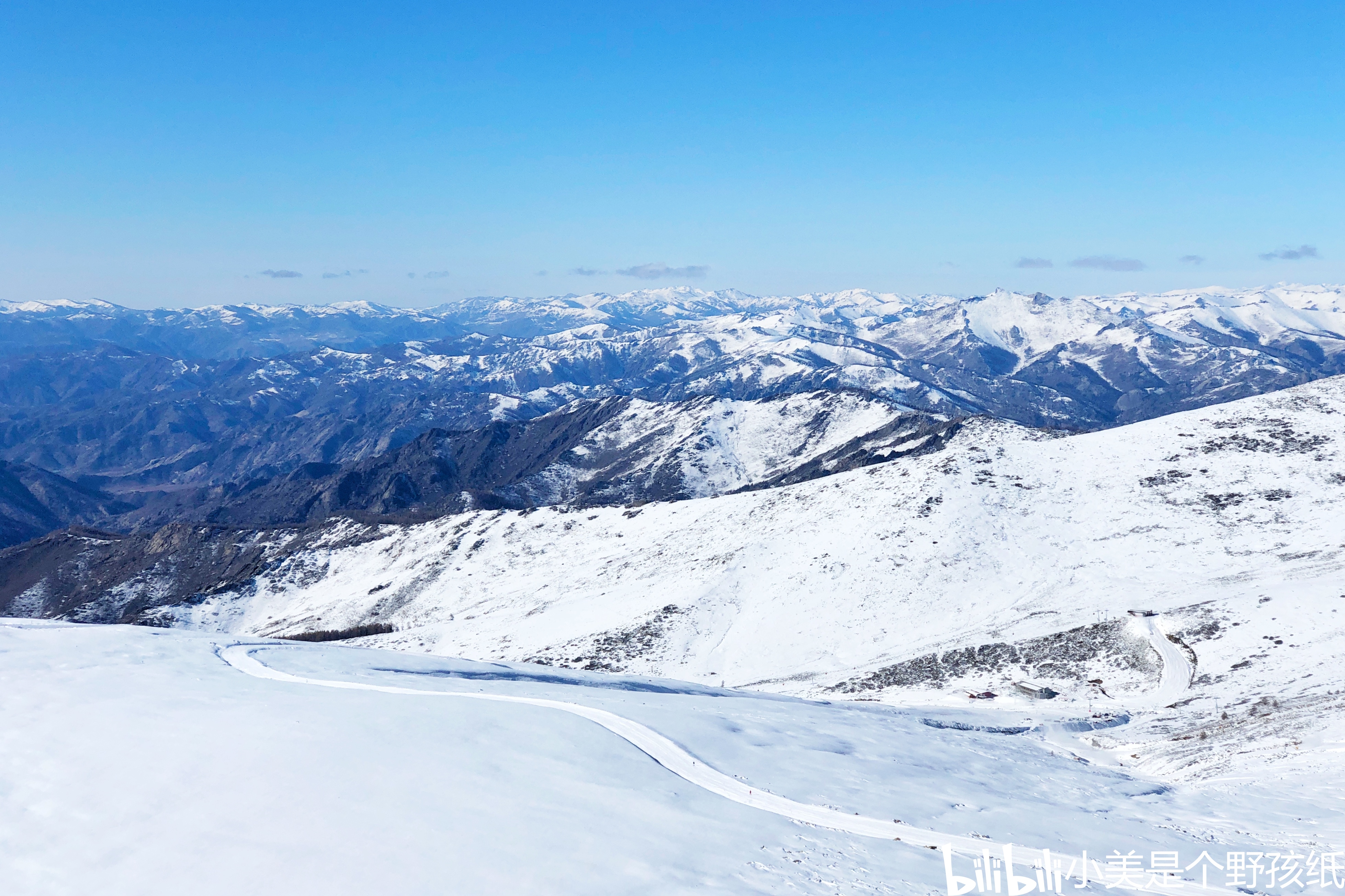 可可托海滑雪场测评雪场篇坐缆车滑野雪9公里机压雪道滑到脚酸