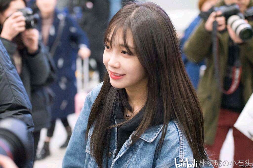 超喜欢的两位短发美女咸恩静郑恩地